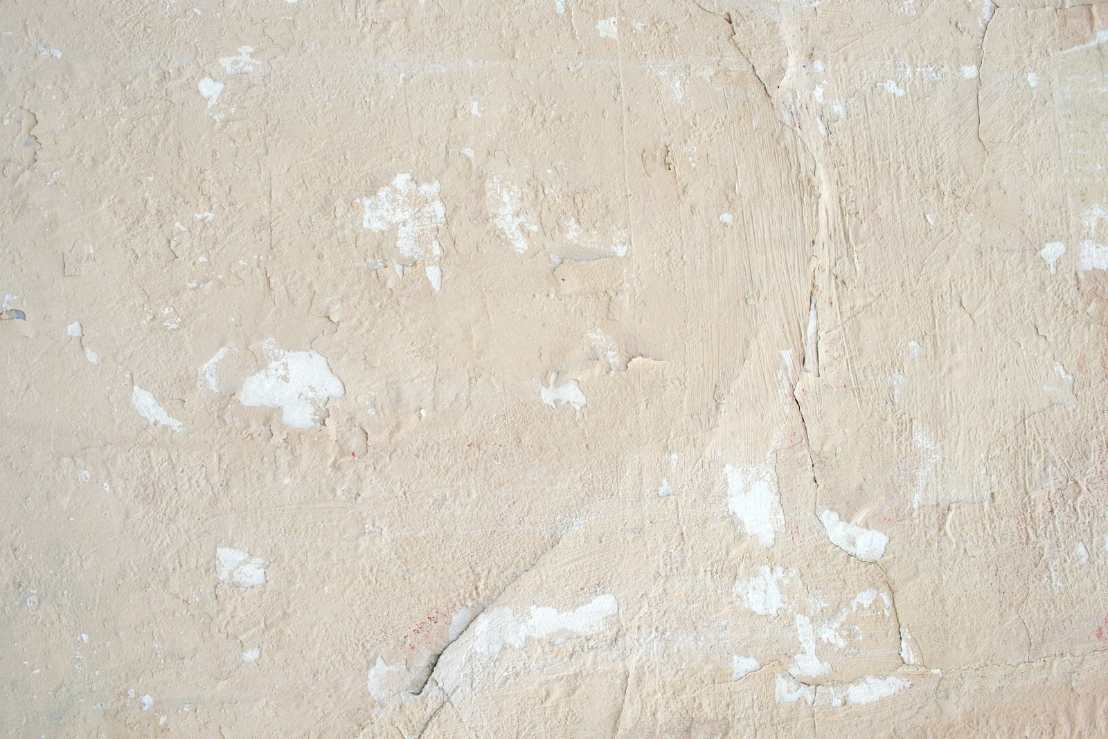 Alte Putzwand wird gestrichen