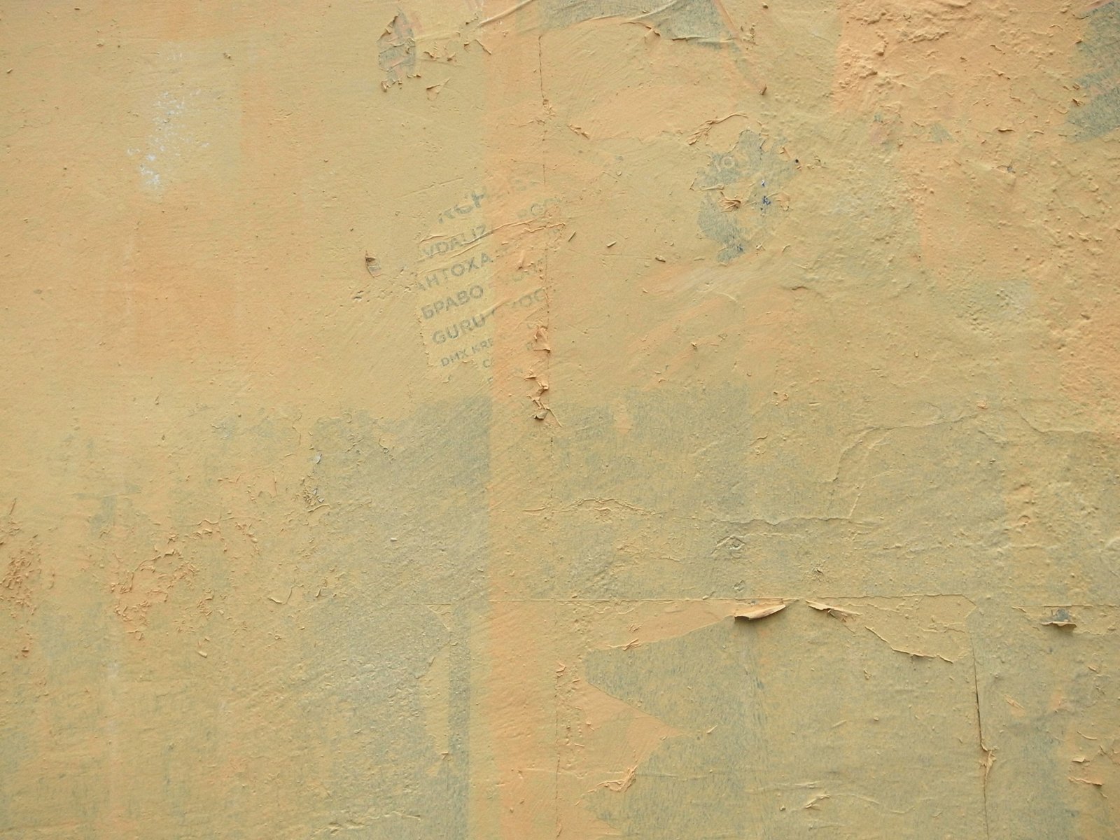 Fleckige gestrichene Putzwand